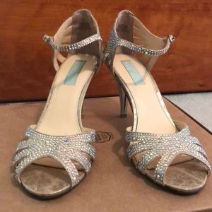 Betsy Johnson gold marbled and sparkle shoes